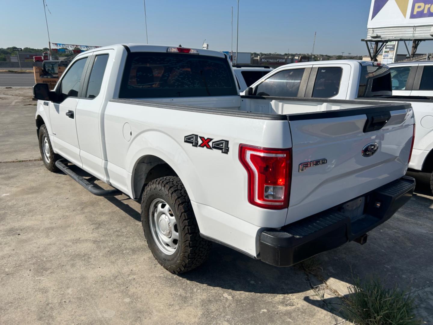 2017 White Ford F-150 XL SuperCab 6.5-ft. 4WD (1FTEX1EP1HF) with an 2.7L V6 DOHC 24V engine, 6A transmission, located at 1687 Business 35 S, New Braunfels, TX, 78130, (830) 625-7159, 29.655487, -98.051491 - Photo#1